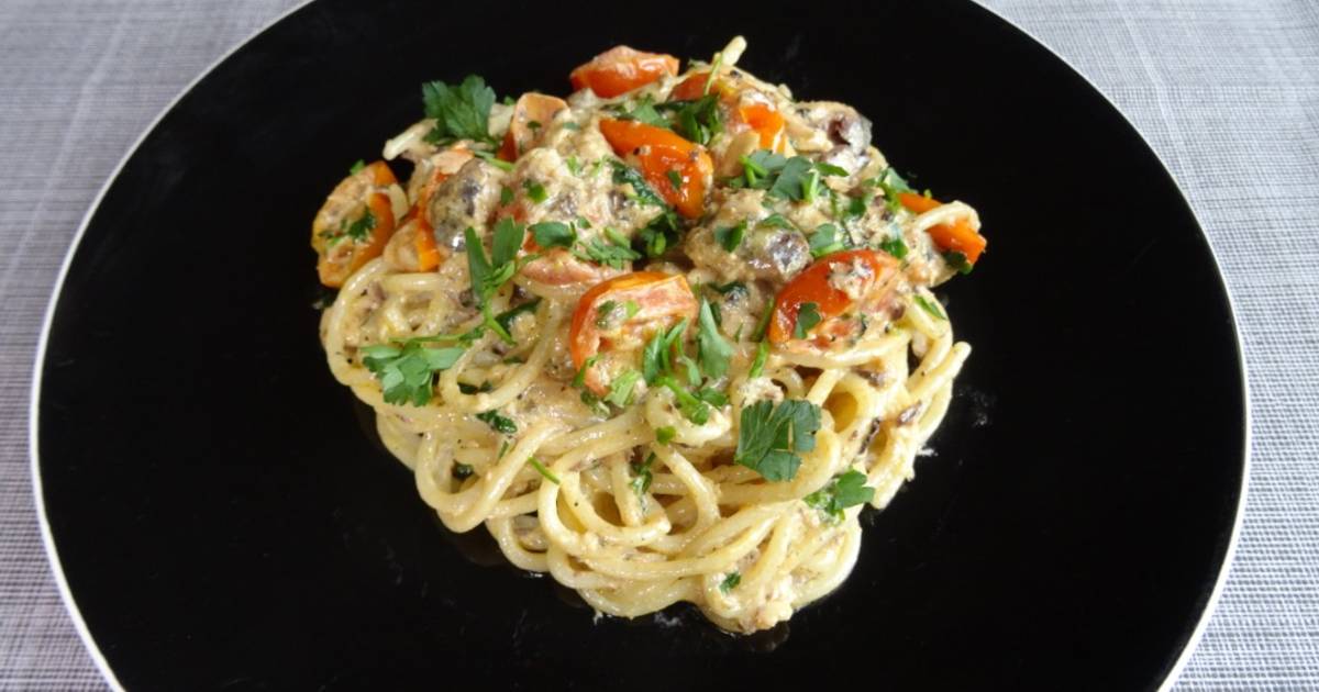 Sardine & Tomato Spaghetti Recipe by The Credit Crunch Cooke (Sarah Winkle)  - Cookpad