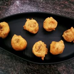 A picture of Potato bonda.