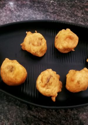 A picture of Potato bonda.