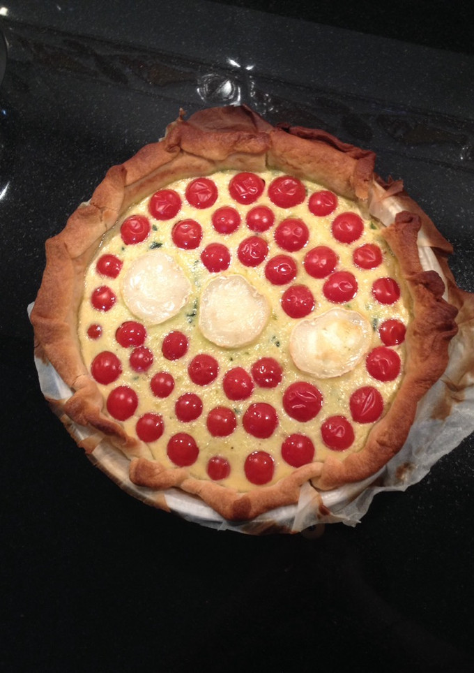 Una foto de Pastel espinacas con queso de cabra y tomate cherry