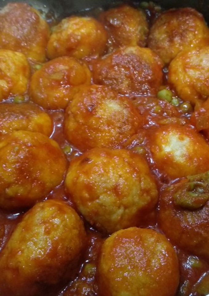 Una foto de Albóndigas de pollo y arroz en salsa
