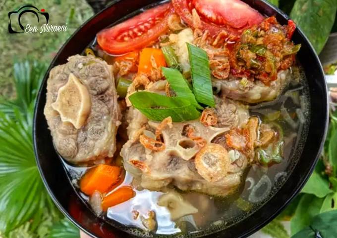 Resep Sop Buntut Bumbu Cemplung Simple Oleh Een Nuraeni Cookpad