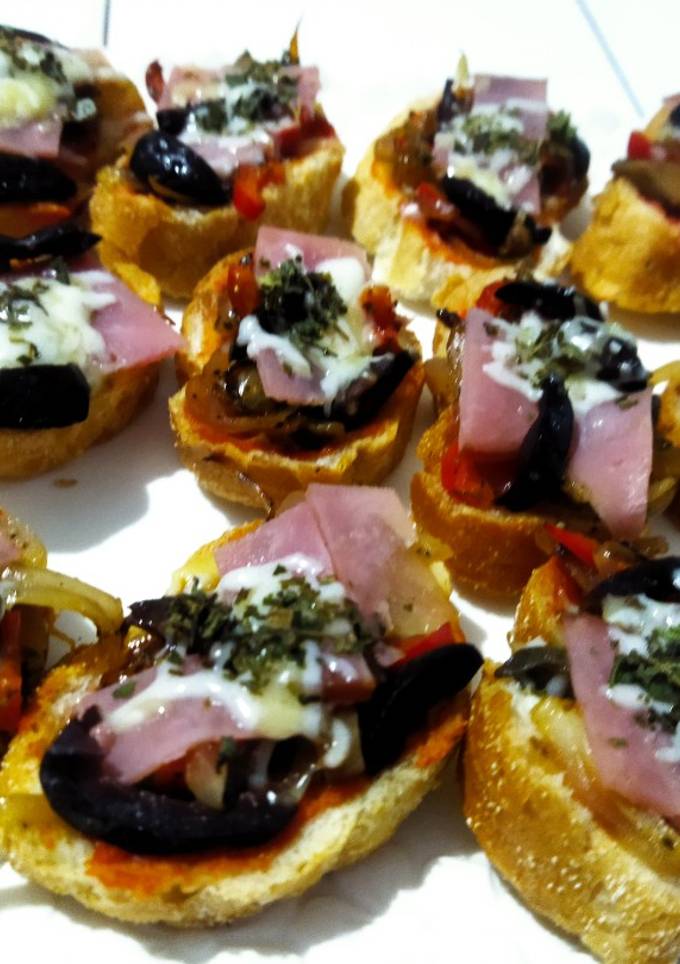 صورة بيتزا باللحم المدخن والباݣيت