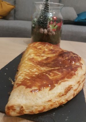 Une photo de Galette des rois en demi lune aux pommes caramelisées