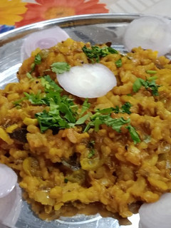 વઘારેલી ખીચડી (Vaghareli Khichdi Recipe In Gujarati) રેસીપી મુખ્ય ફોટો