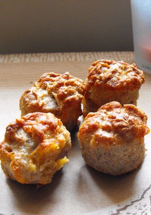Teljes kiőrlésű tepertős pogácsa recept fotója