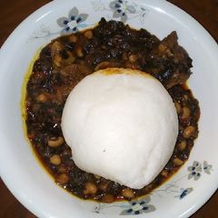 A picture of Tuwon shinkafa and bitterleaf soup.