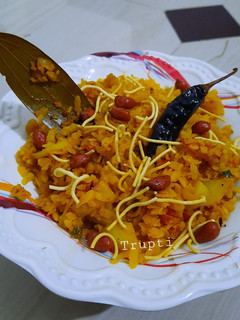 आलू पोहा (aloo poha recipe in hindi) रेसिपी मुख्य फोटो