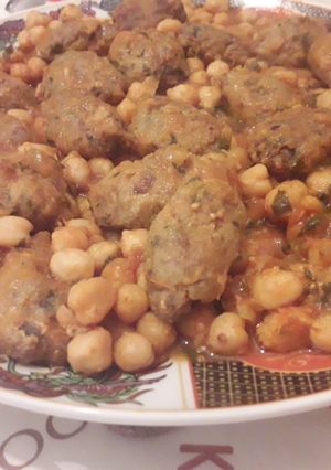 صورة لوصفة طاجين الحمص بكفتة السردين المقلية