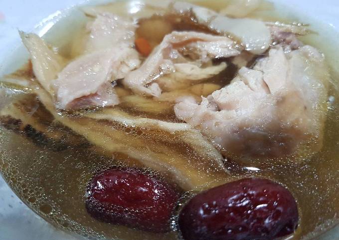 How to Make Super Quick Homemade Chinese Herbal Chicken Soup (Dun Ji Tang)