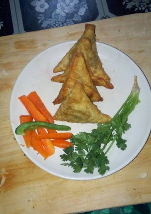 A picture of Home made samosa.