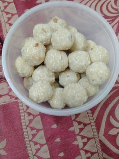 तिल के लड्डू (Til ke laddu recipe in hindi) रेसिपी मुख्य फोटो