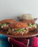 Pambazos de tinga de pollo