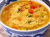 Ελληνικοκινεζική σούπα noodles