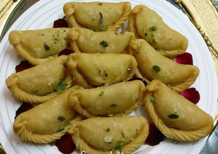 Step-by-Step Guide to Make Speedy Gulabo gujhiyas /sweet Gujhiyas or chandrakala in gulkand flavour