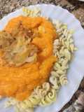 Fideos con salsa de zapallo (+ cebollas caramelizadas)