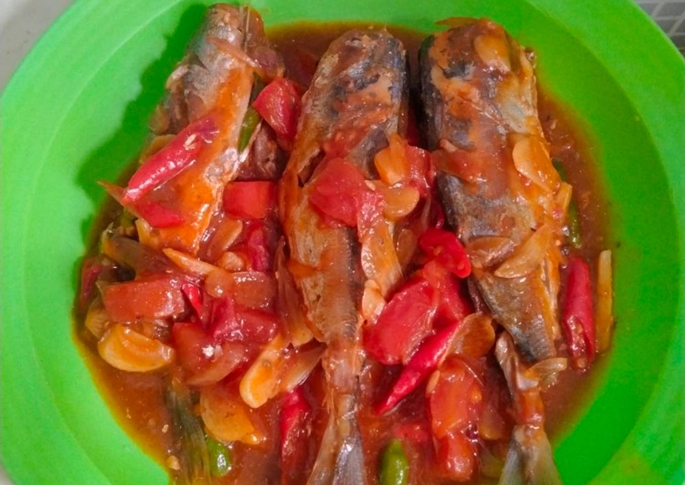 13. Ikan saus tomat