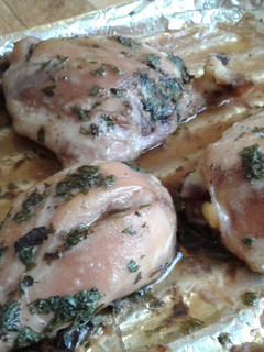 Una foto de Pollo a las finas hierbas