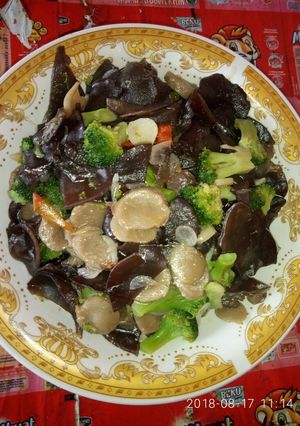 Foto resep Cah jamur kuping brokoli
