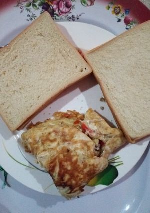 A picture of Bread and Fried Vegetable Egg #teamabuja.
