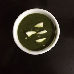 A picture of Palak paneer.