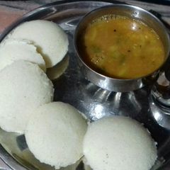 A picture of Idli sambhar.