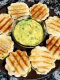 Bread coins with besan chutney😋