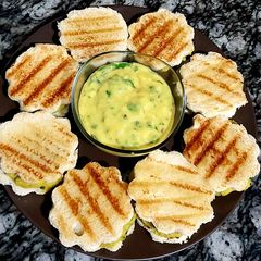 A picture of Bread coins with besan chutney😋.