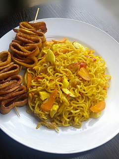 A picture of Weenee's Palm oil Noodles stir fry.