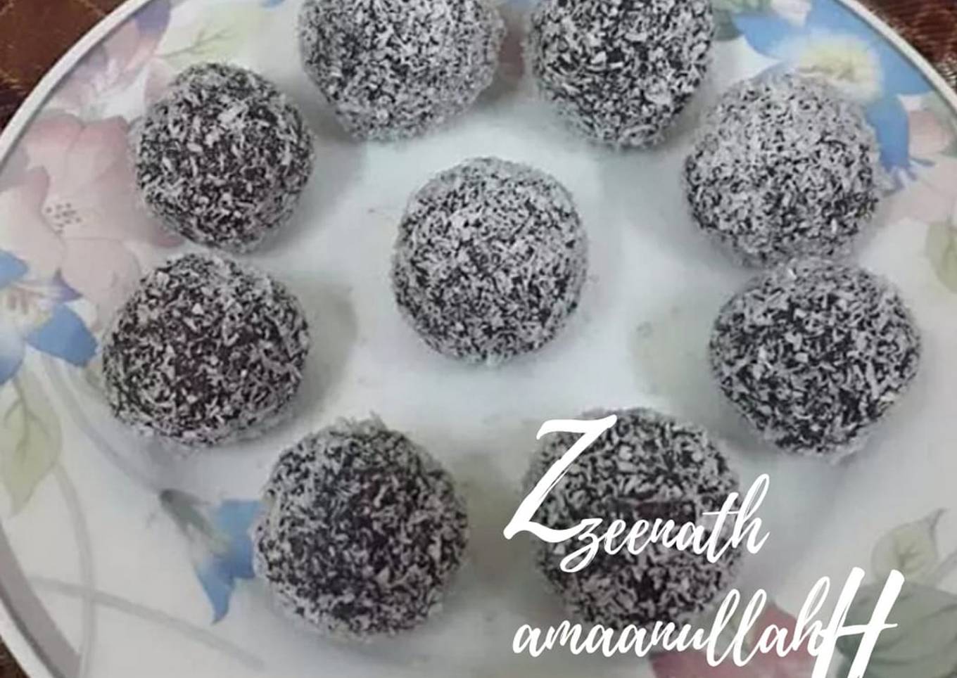 Instant Cocoa and Coconut Balls