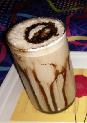 चॉकलेट बनाना शेक रेसिपी मुख्य फोटो