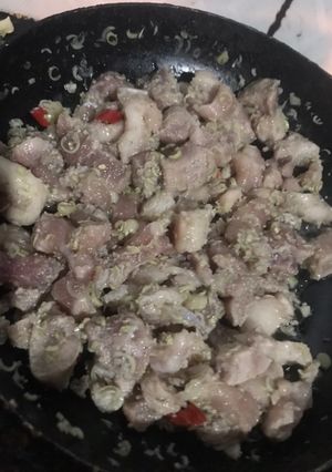Hình của món Thịt heo kho sả ruốc.