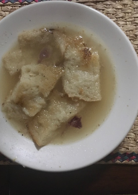 Una foto de Sopa de pan con caldo de huesos
