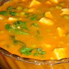 A picture of Green Peas And Cottage Cheese Curry.