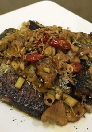 Hình của món Cá kìm kho gừng sả.