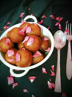 वीगन गुलाबजामुन (Vegan Gulabjamun recipe in Hindi) रेसिपी मुख्य फोटो