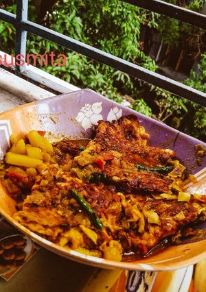 A picture of Omelette curry with potatoes.