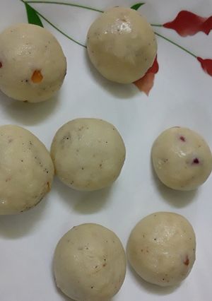 A picture of Tutti fruity milkmaid ladoo.
