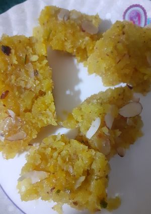 कच्चे नारियल की बरफ़ी (Kachhe Nariyal ki barfi recipe in hindi) रेसिपी मुख्य फोटो