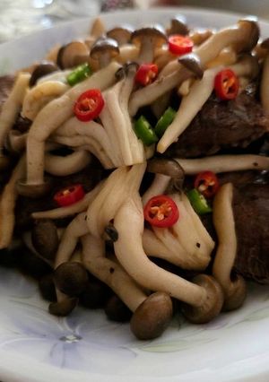 柳松菇炒滷牛腱 的食譜成品照片