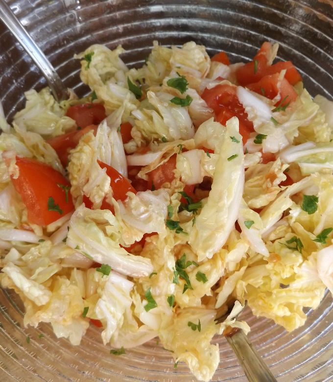 Foto principal de Ensalada sencilla de col china con cilantro