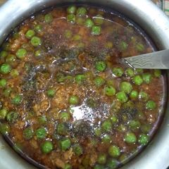 A picture of Chicken keema matar.