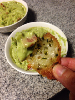 Una foto de Tostaditos de queso y orégano