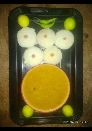 A picture of Idli.