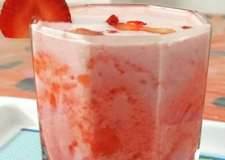 Recipe of Super Quick Homemade Strawberry milkshake