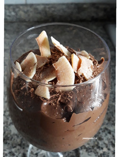 Una foto de Mousse de Cacao y Aguacate