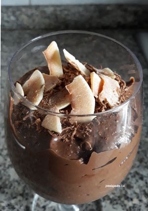 Una foto de Mousse de Cacao y Aguacate
