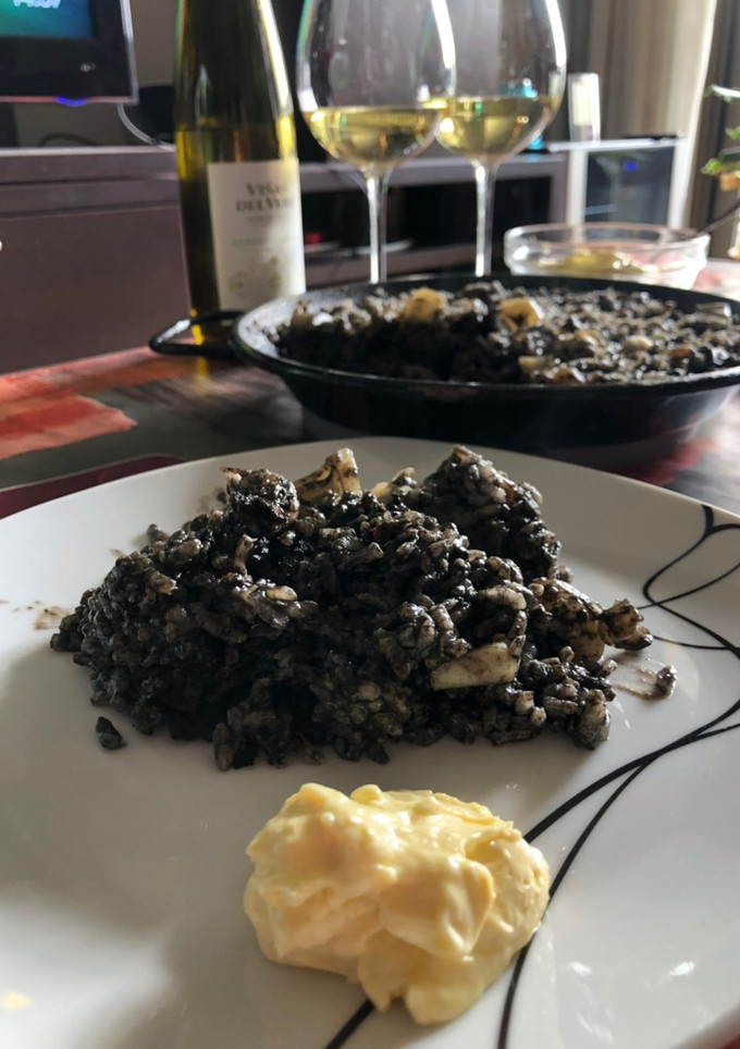 Una foto de Arroz negro con sepia