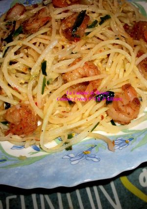 Une photo de SALADE de PAPAYE VERTE aux CREVETTES