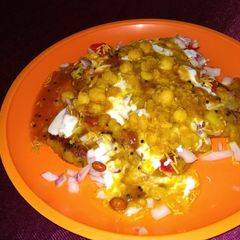 A picture of Aloo Chola Tikki Chat.